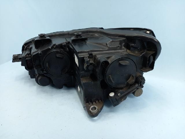 2014 Volkswagen The New Passat TDI Right Headlight