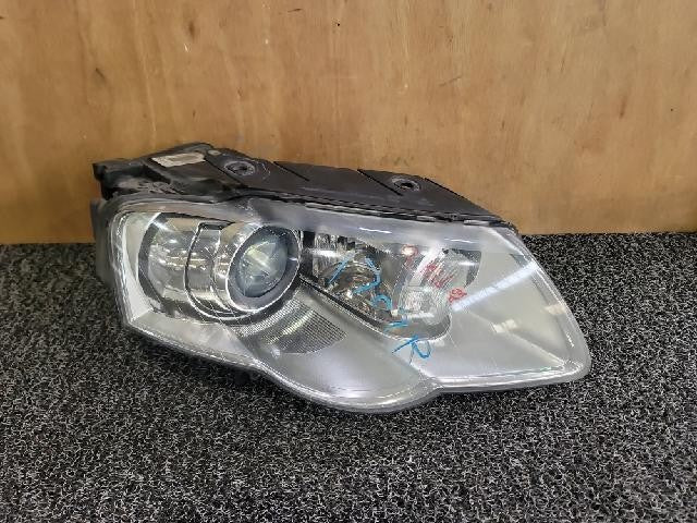 2011 Volkswagen NEW PASSAT Right Xenon Headlight