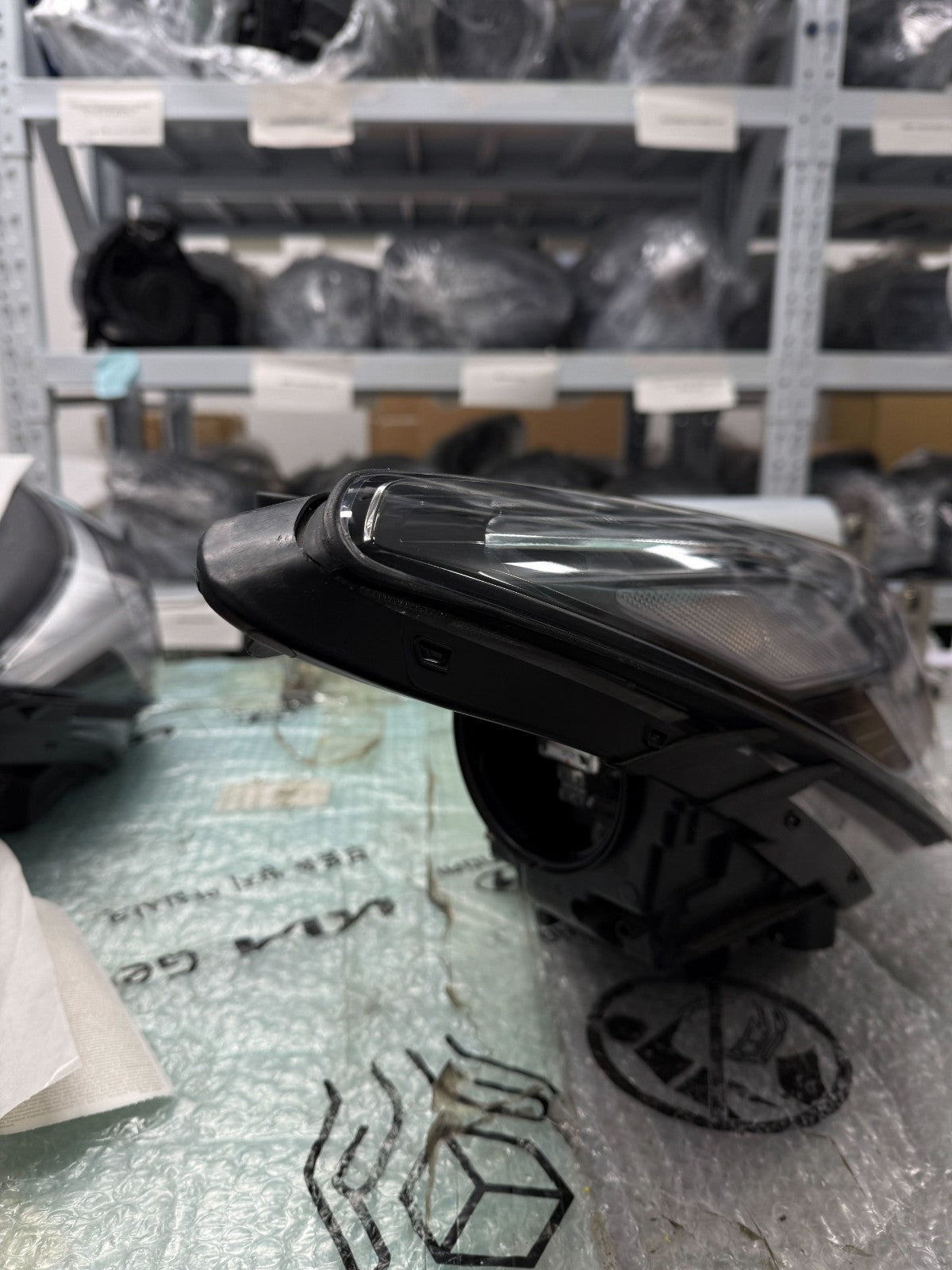 Hyundai Santa Fe NC 2016-2018 Xenon / LED RIGHT Headlight Used OEM 92102B8600