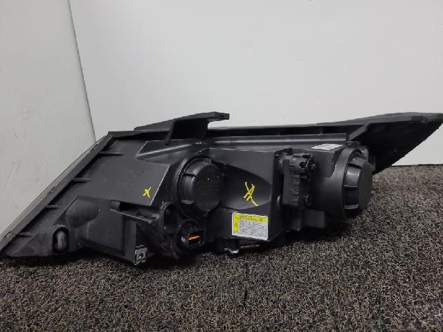 2011 KIA Sorento R Right Xenon Headlight 92102 2P130 AS