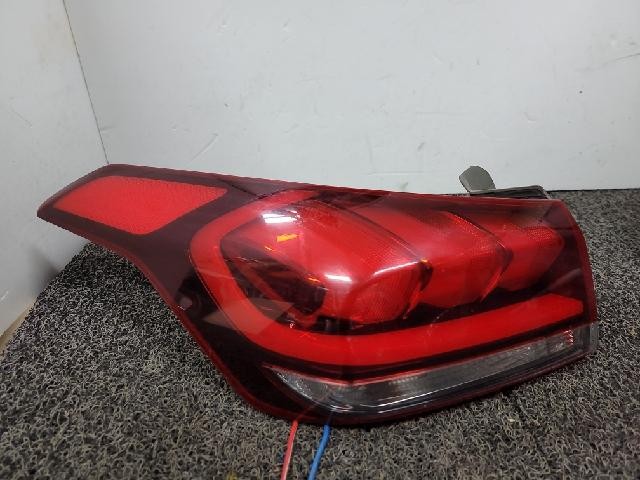 2014 Hyundai Genesis DH Rear,Left TailLight 92402B1000