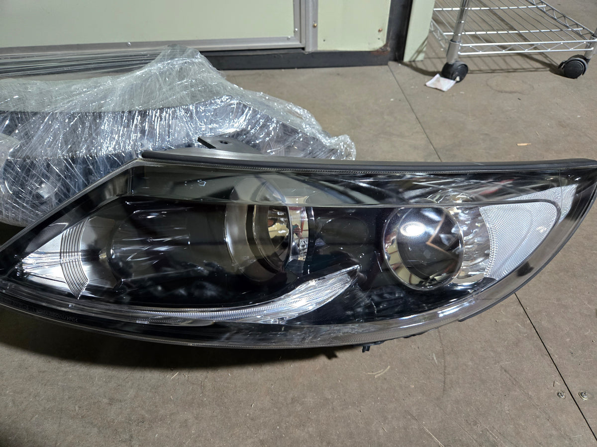 2011 KIA Sportage R Left Xenon Headlight 921013W100