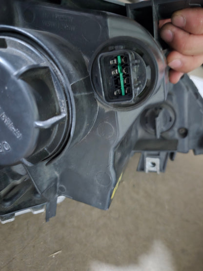 2011 KIA Sportage R Left Xenon Headlight 921013W100